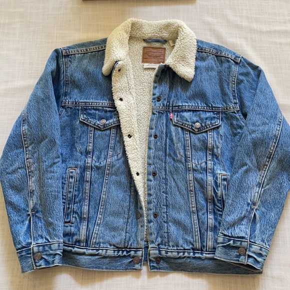 Levi’s Sherpa Trucker Jean Jacket - Picture 2 of 9